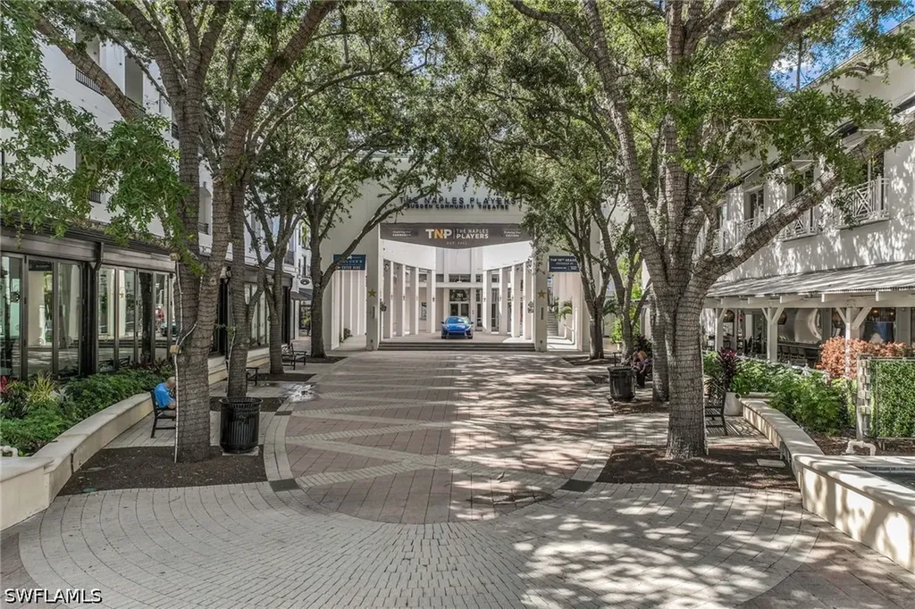 980 7th Avenue S Naples FL 34102