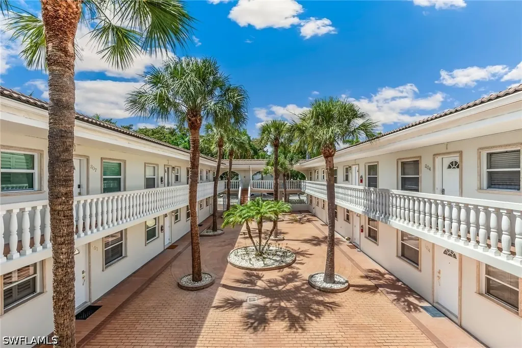 980 7th Avenue S Naples FL 34102