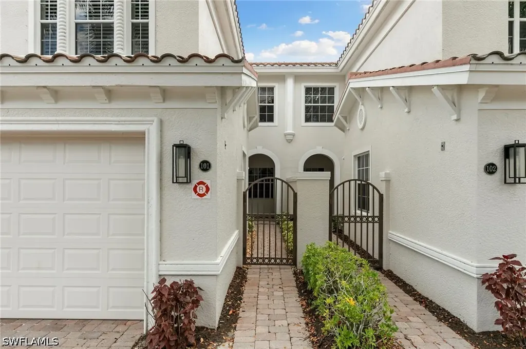 9066 Cascada Way Naples FL 34114