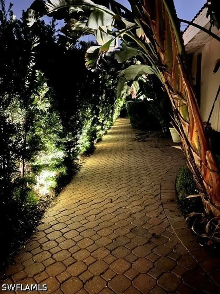 2039 Imperial Circle Naples FL 34110