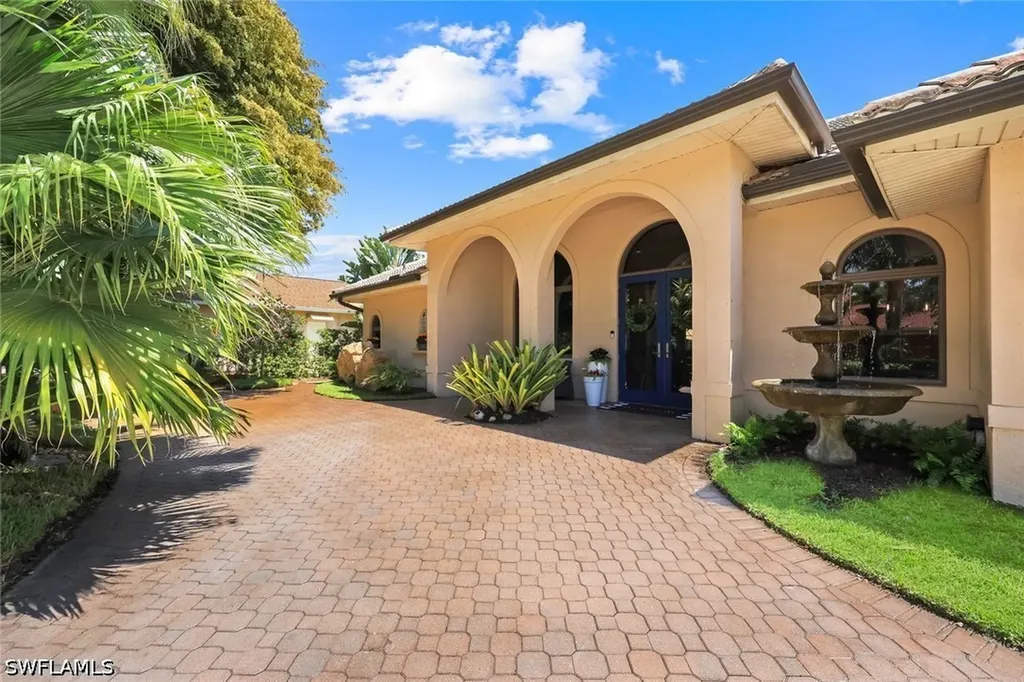 2039 Imperial Circle Naples FL 34110