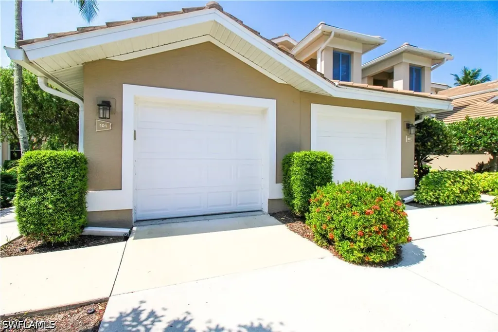 Naples FL, 817 Carrick Bend Circle, Unit 101
