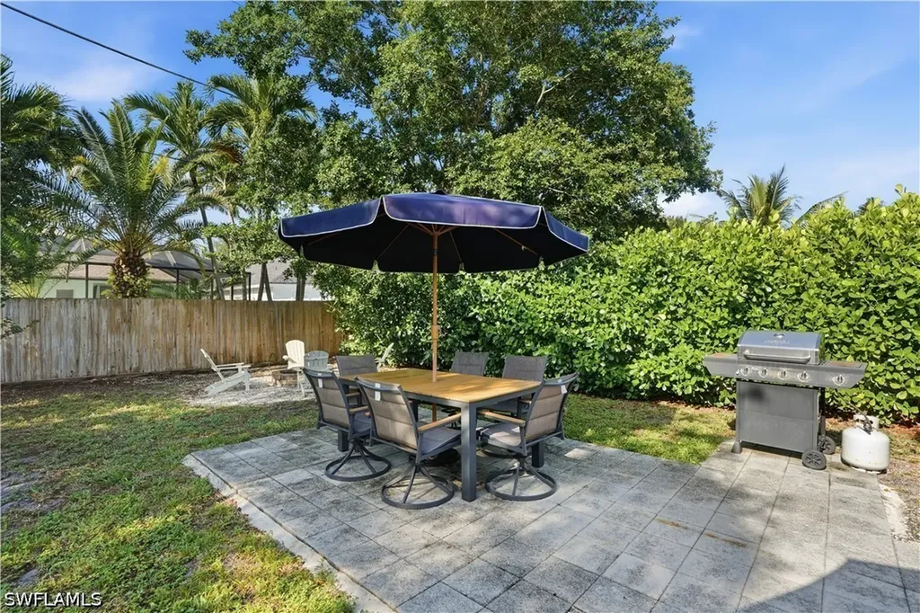 742 99th Avenue N Naples FL 34108