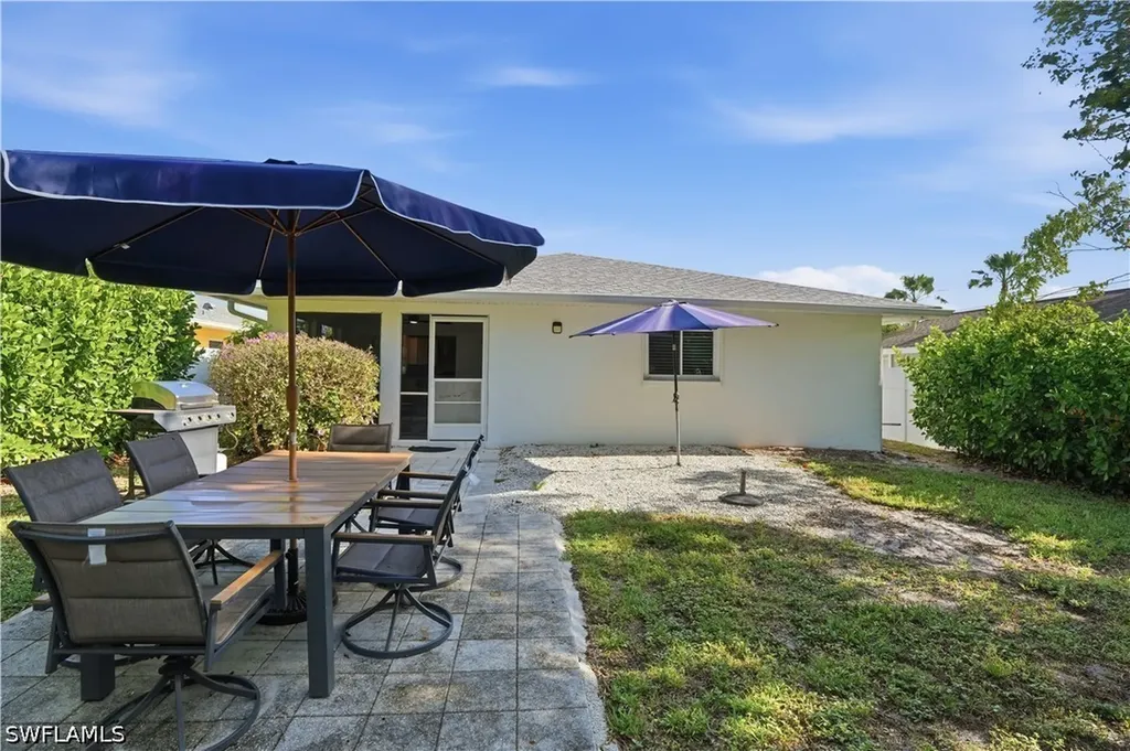 742 99th Avenue N Naples FL 34108