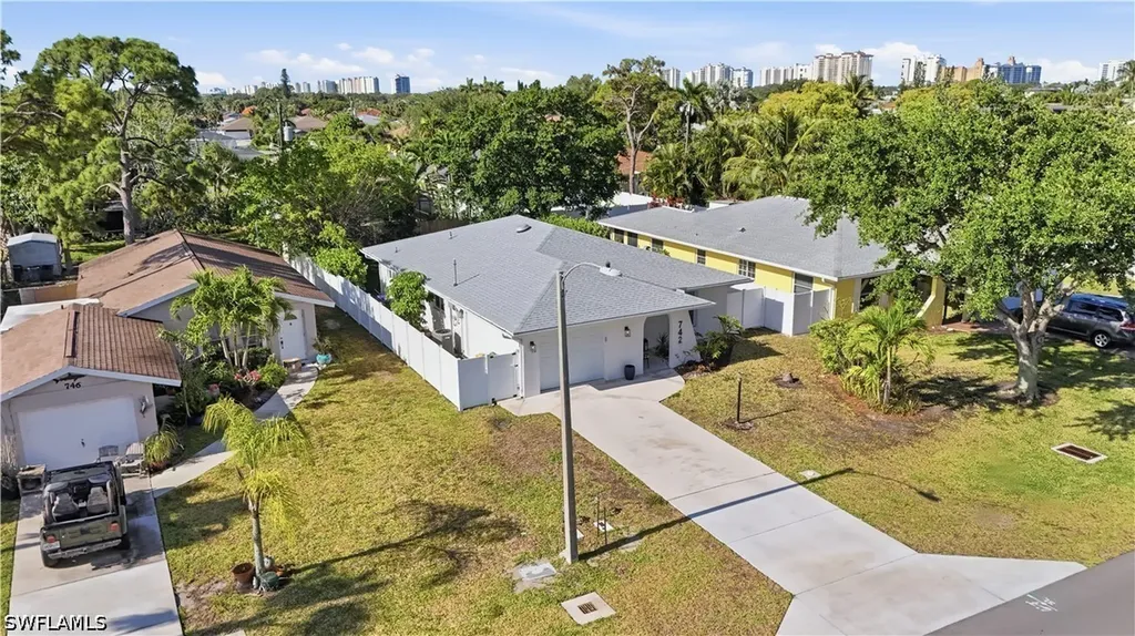 742 99th Avenue N Naples FL 34108