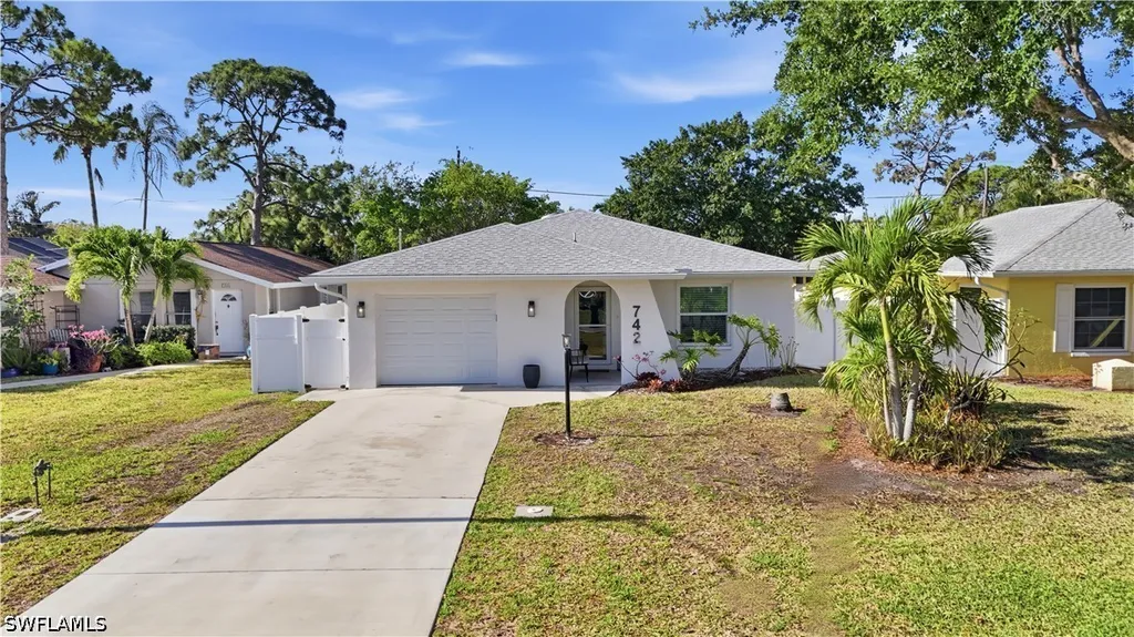 742 99th Avenue N Naples FL 34108