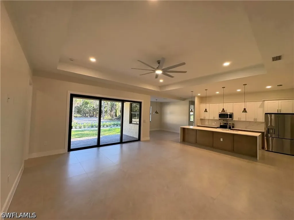 526 37th Avenue NE Naples FL 34120