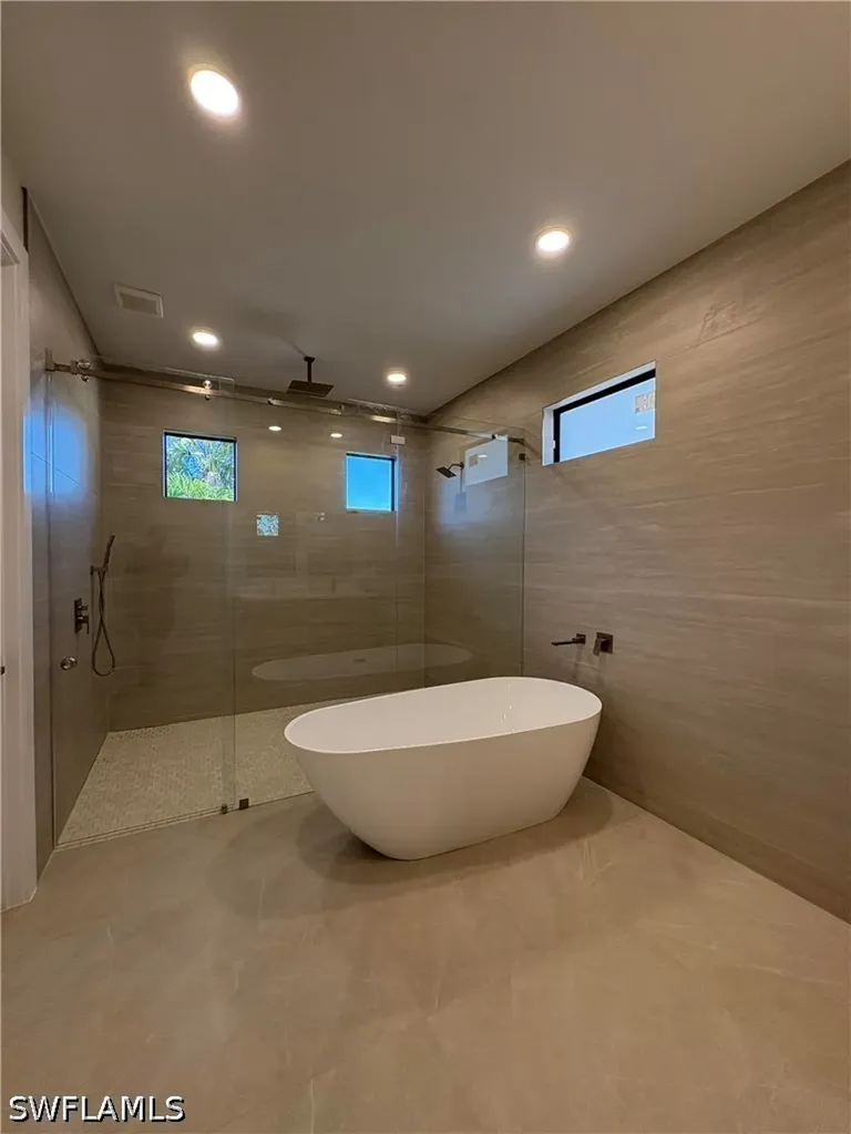 526 37th Avenue NE Naples FL 34120