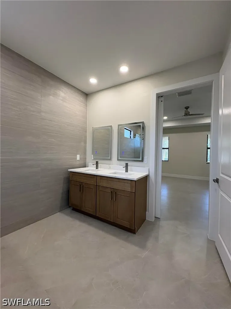 526 37th Avenue NE Naples FL 34120
