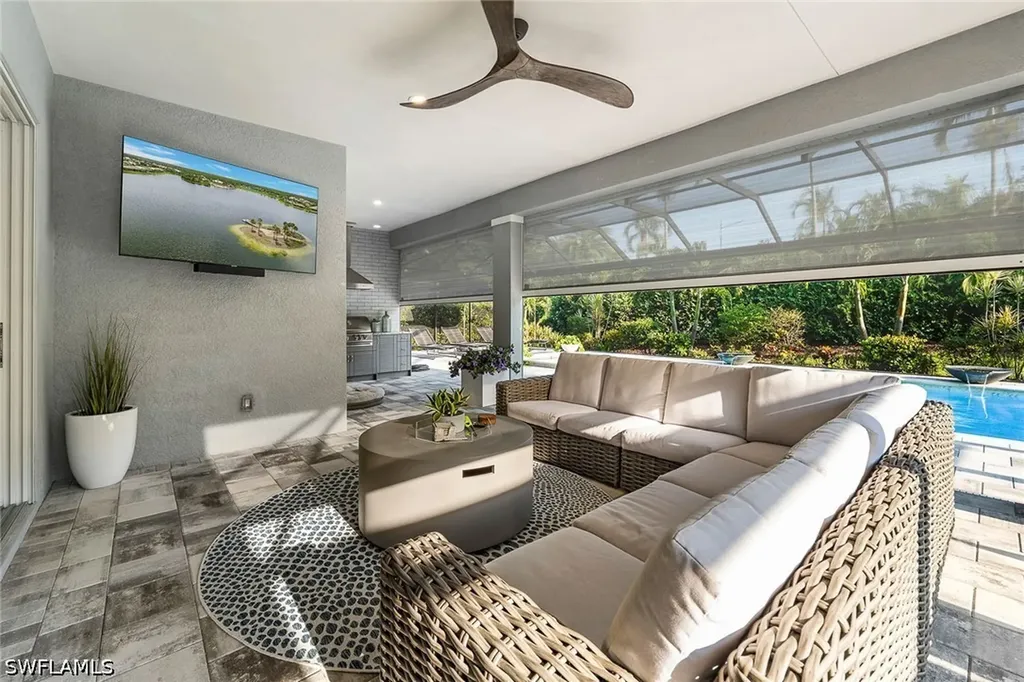 14212 Laguna Springs Lane Naples FL 34114