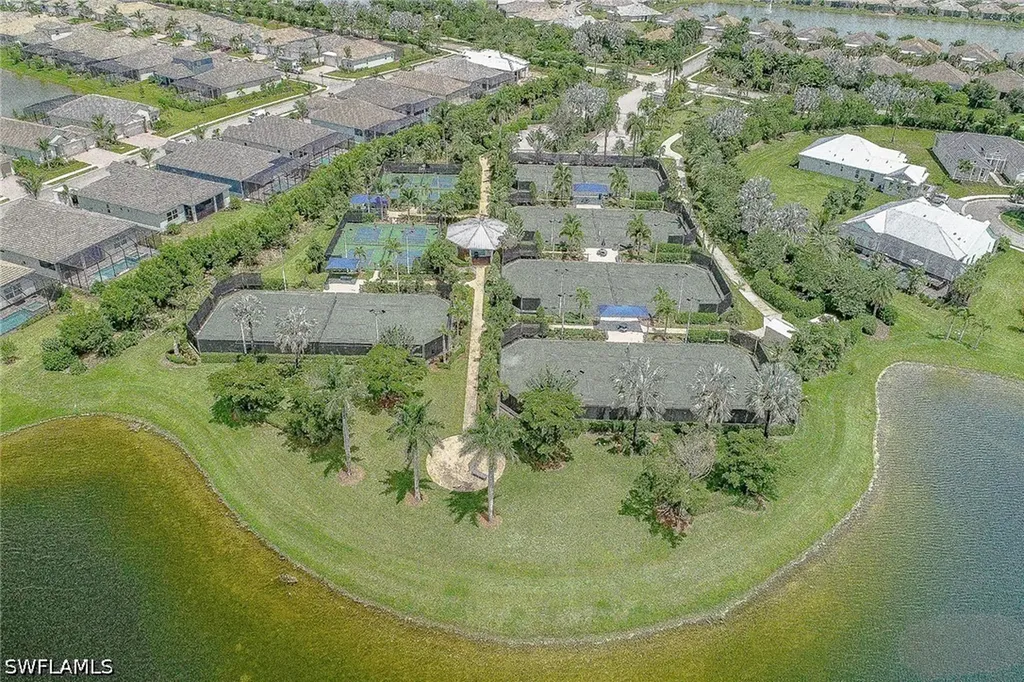 14212 Laguna Springs Lane Naples FL 34114