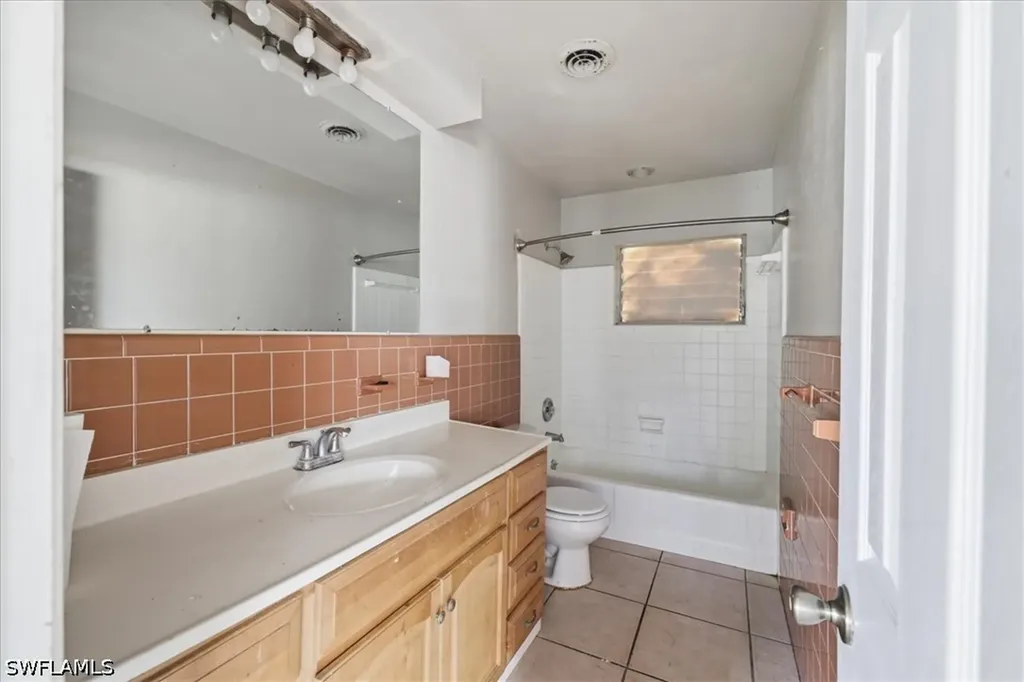 807 Leeland Heights Boulevard E Lehigh Acres FL 33936