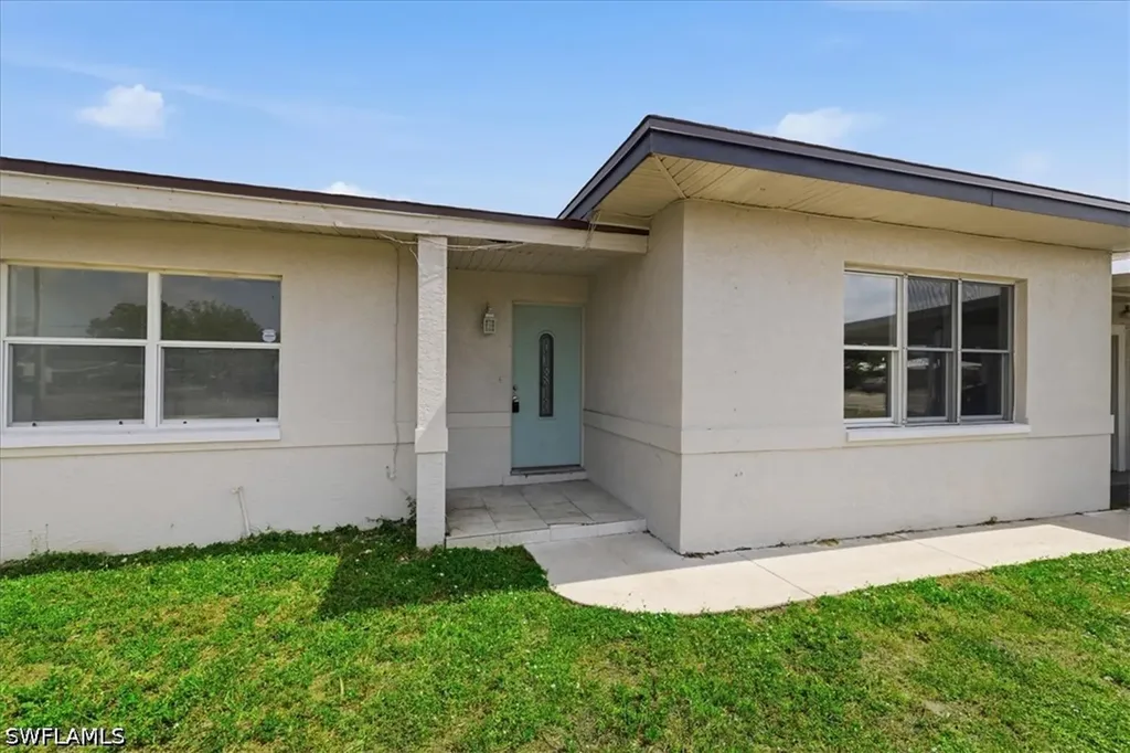 807 Leeland Heights Boulevard E Lehigh Acres FL 33936