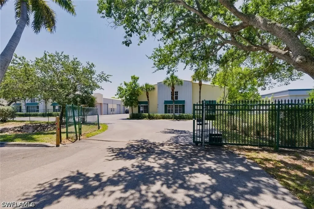 4776 Radio Road Naples FL 34104