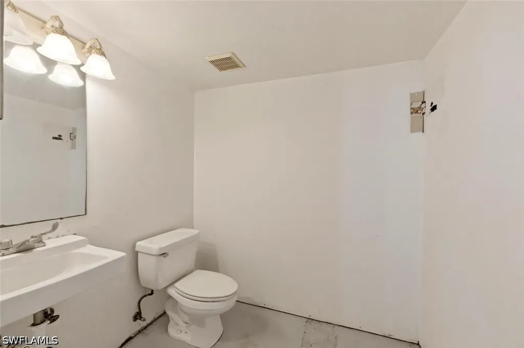4776 Radio Road Naples FL 34104