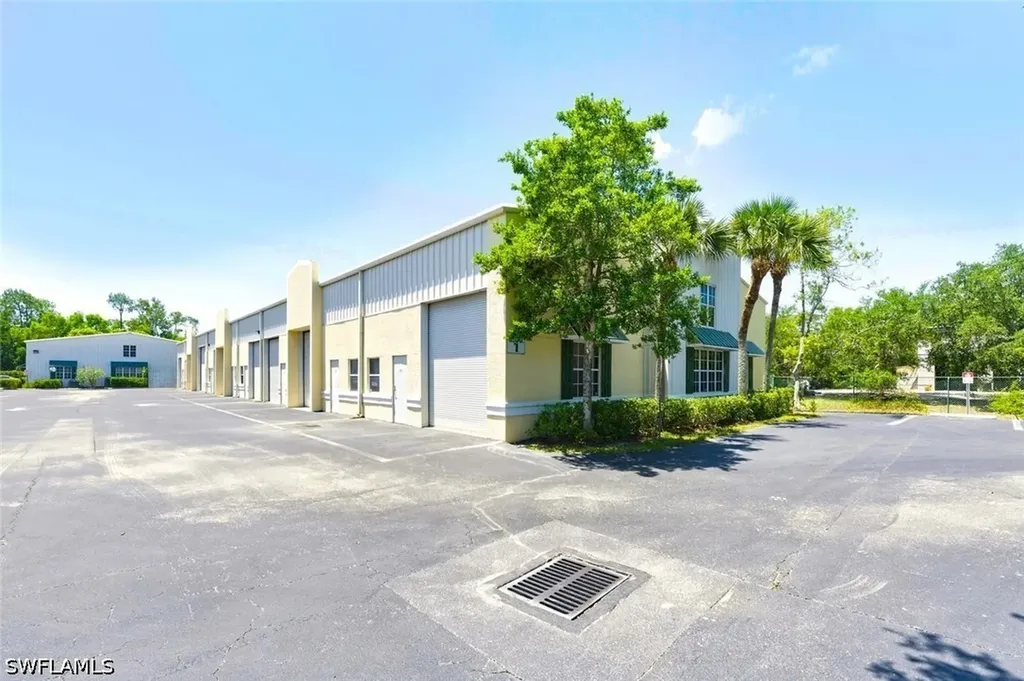 4776 Radio Road Naples FL 34104