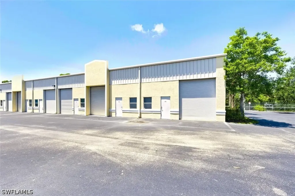 4776 Radio Road Naples FL 34104