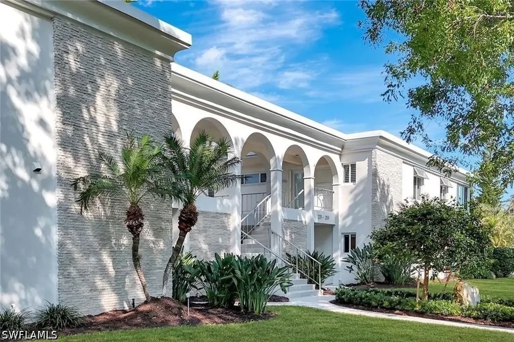231 3rd Avenue S Naples FL 34102