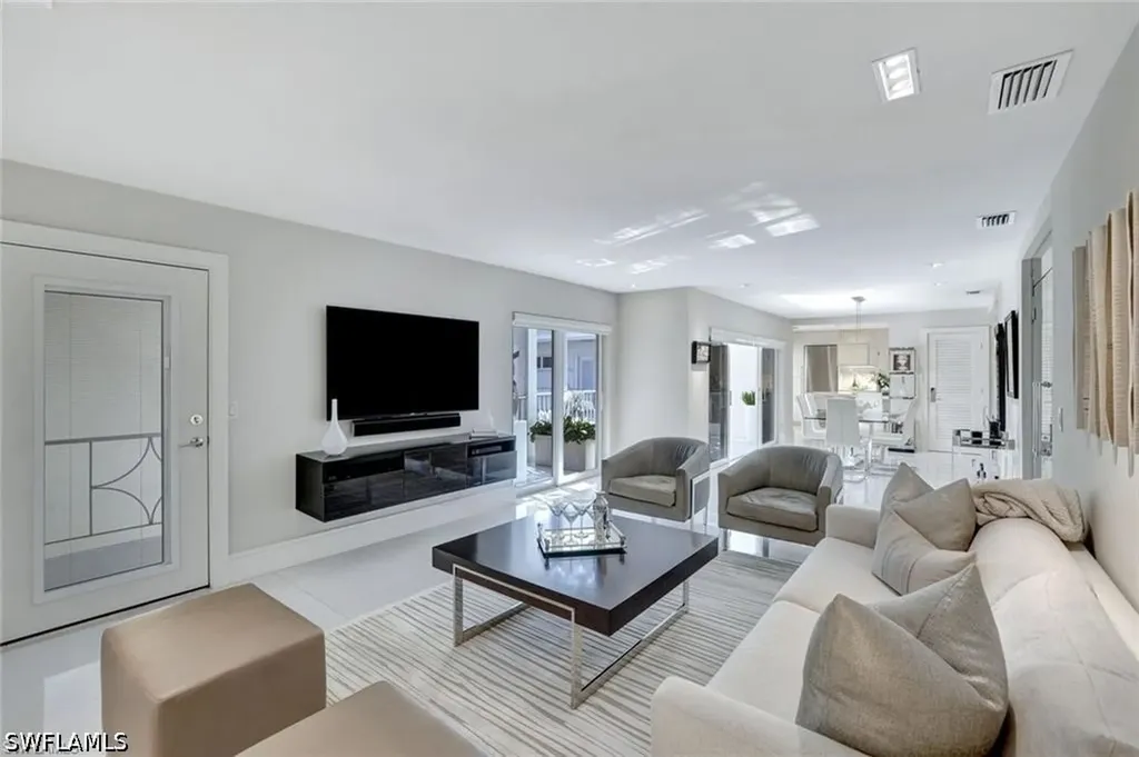 231 3rd Avenue S Naples FL 34102