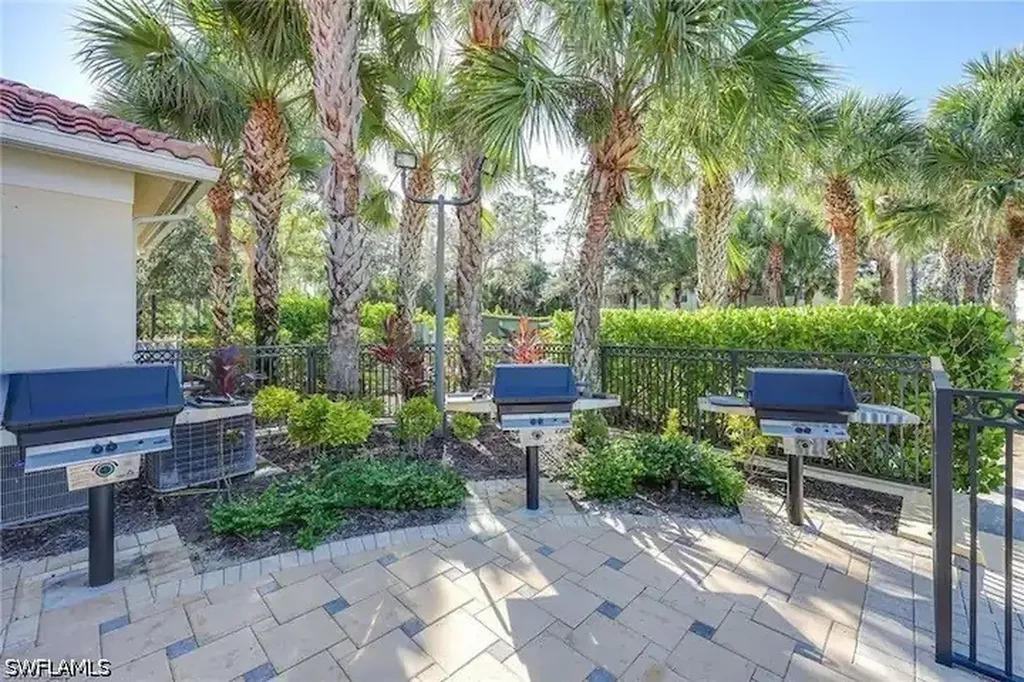 2004 Tarpon Bay Drive N Naples FL 34119