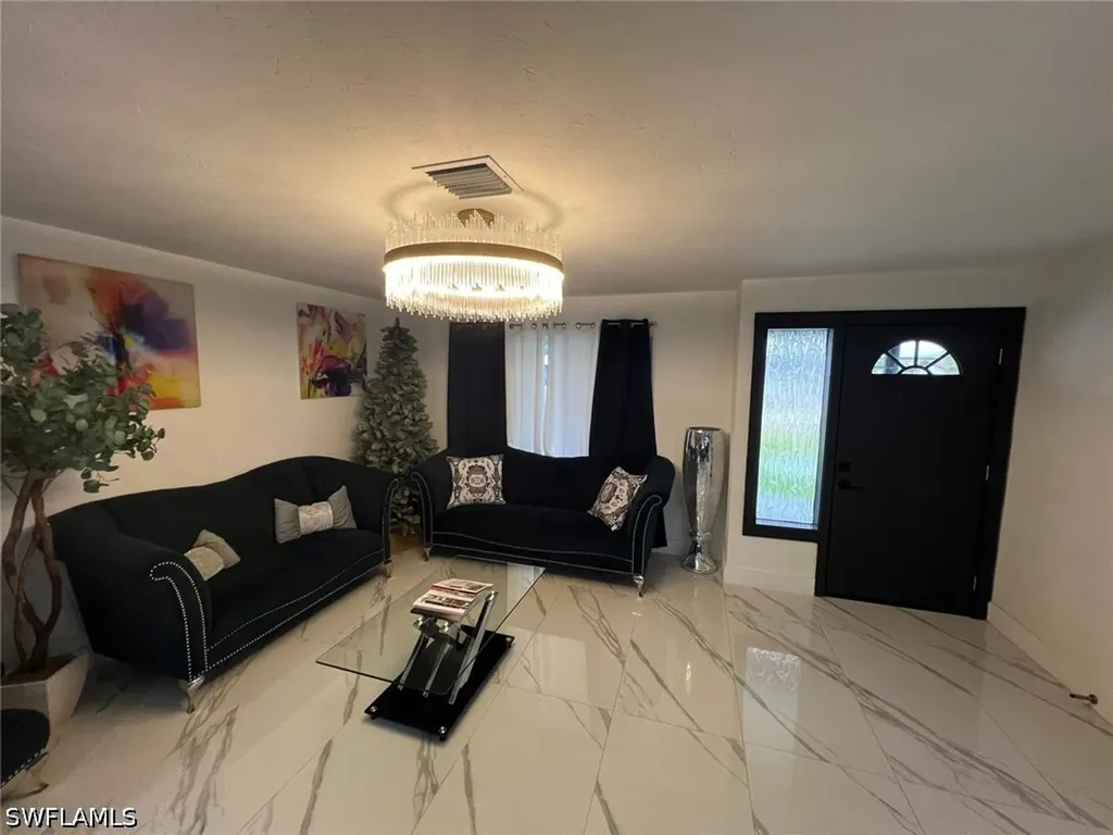1118 NE Pine Island Lane Cape Coral FL 33909