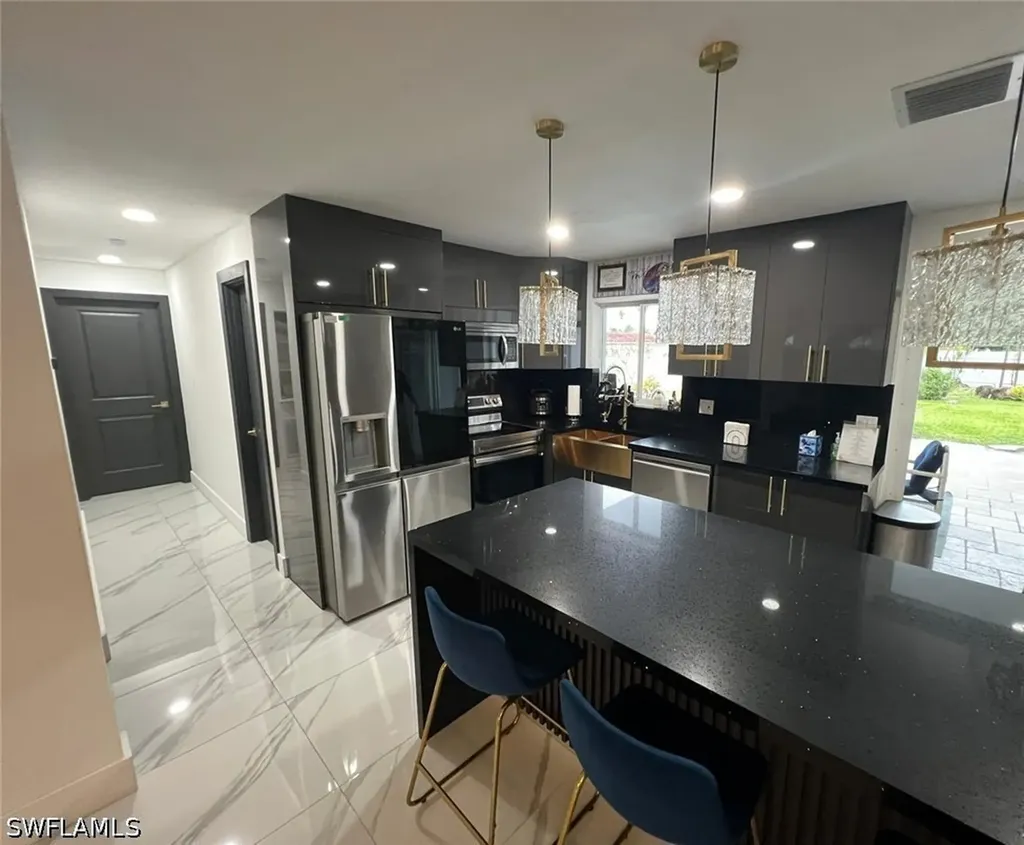 1118 NE Pine Island Lane Cape Coral FL 33909