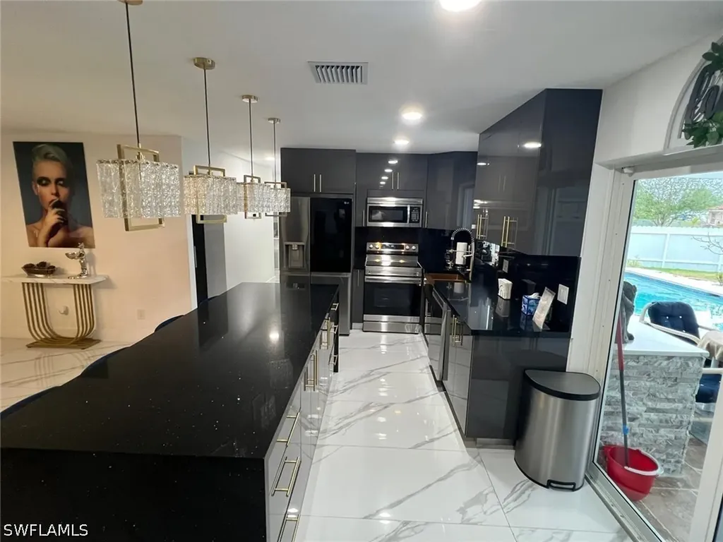 1118 NE Pine Island Lane Cape Coral FL 33909