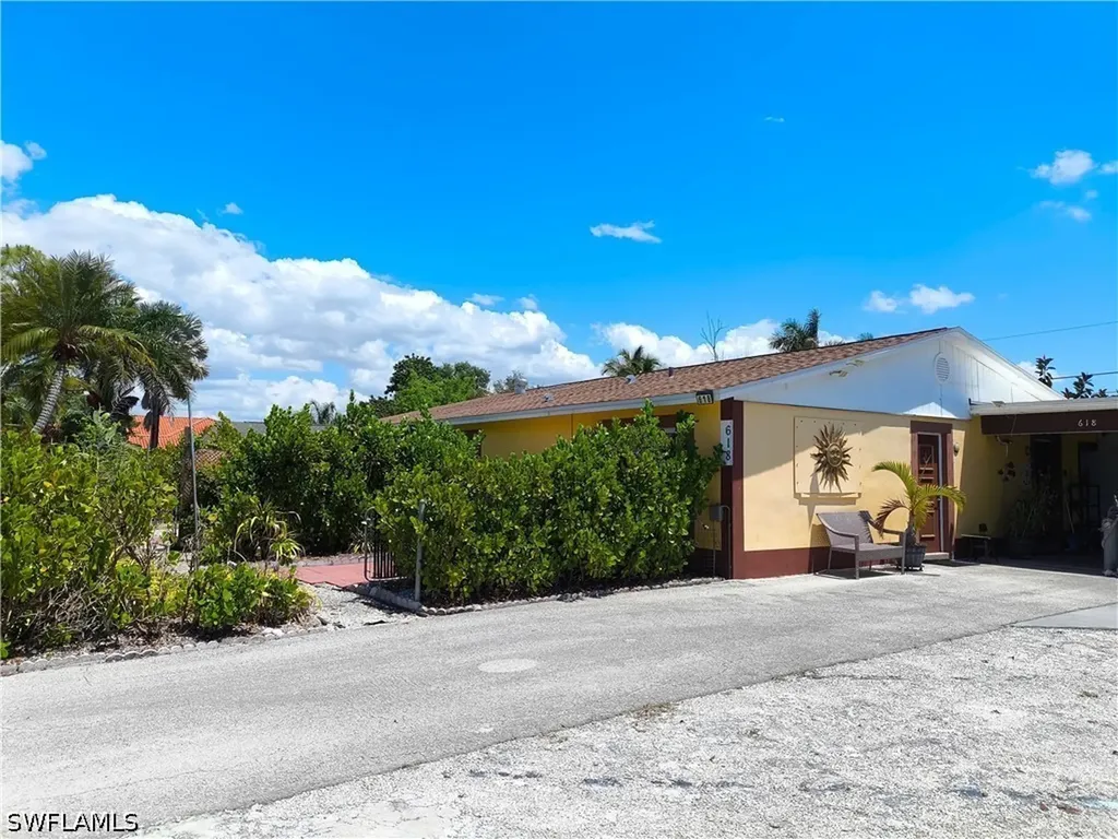 618 107th Avenue N Naples FL 34108