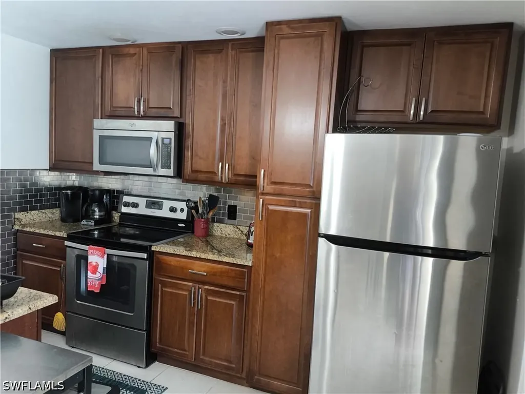 618 107th Avenue N Naples FL 34108
