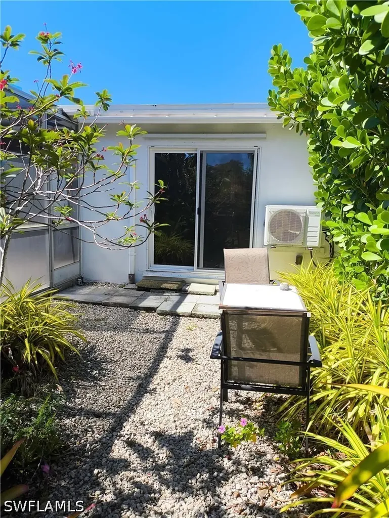 618 107th Avenue N Naples FL 34108