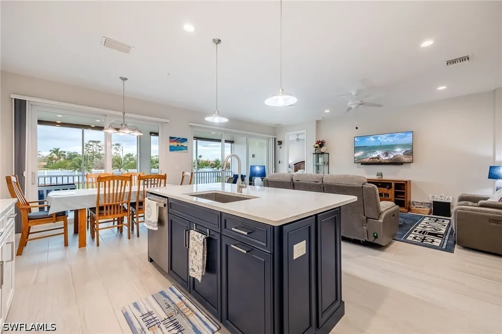 2555 Seychelles Drive Naples FL 34112
