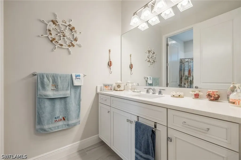 2555 Seychelles Drive Naples FL 34112