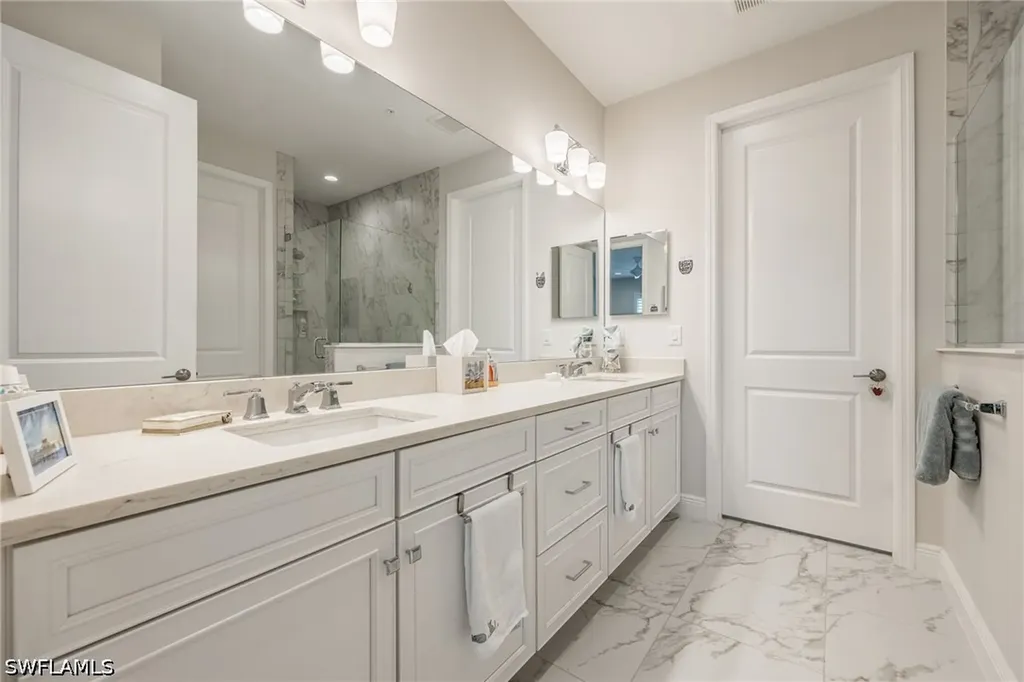 2555 Seychelles Drive Naples FL 34112