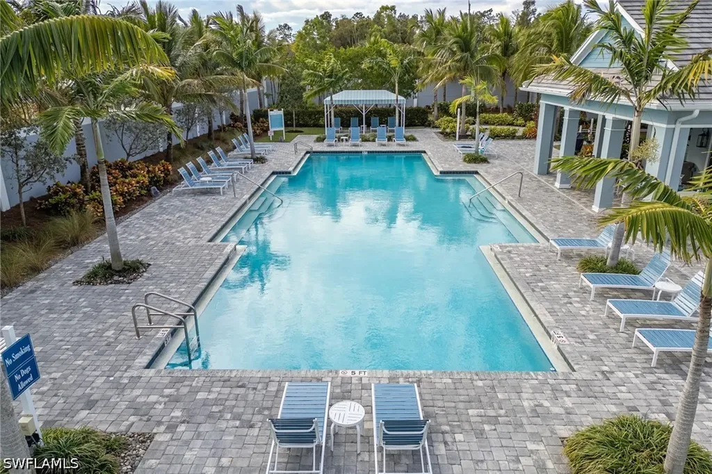 2555 Seychelles Drive Naples FL 34112