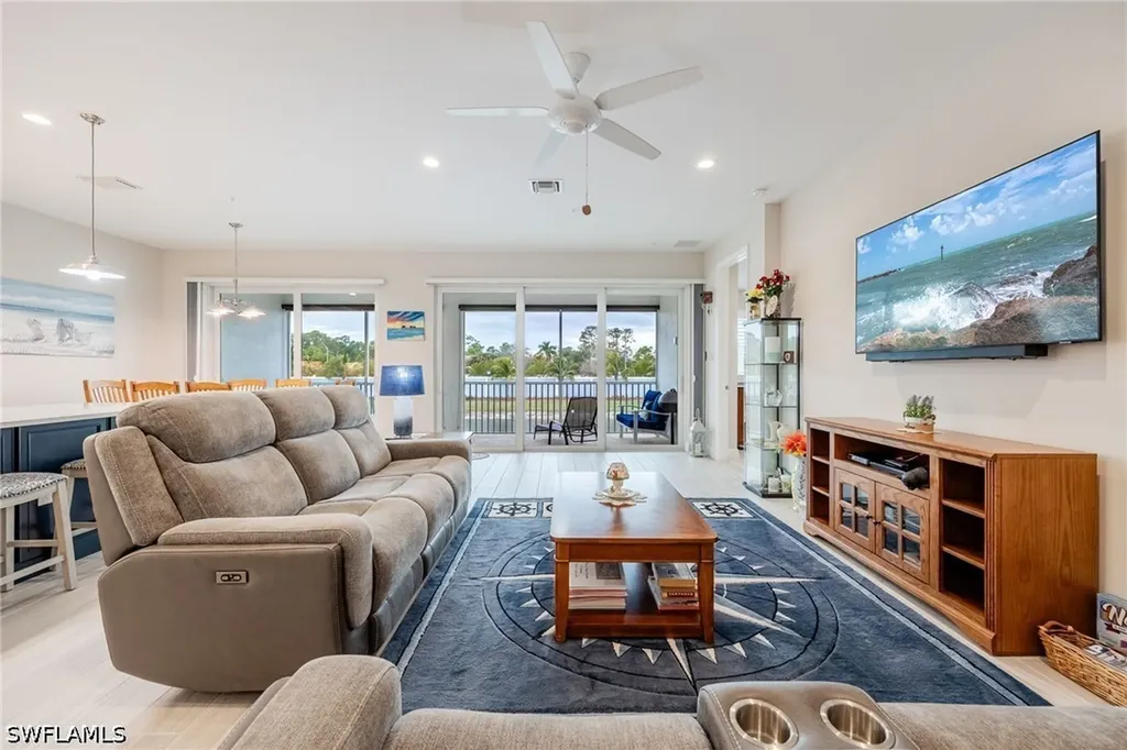 2555 Seychelles Drive Naples FL 34112