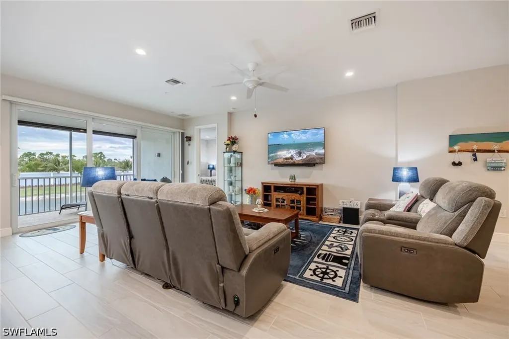 2555 Seychelles Drive Naples FL 34112
