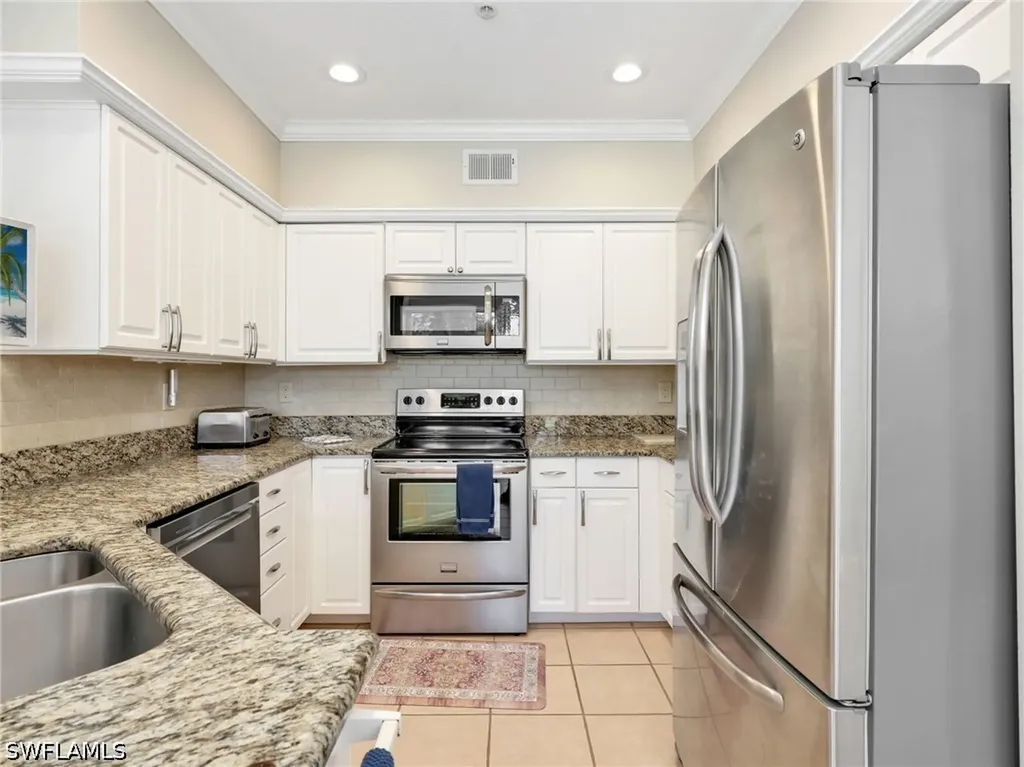 2130 Aberdeen Lane Naples FL 34109