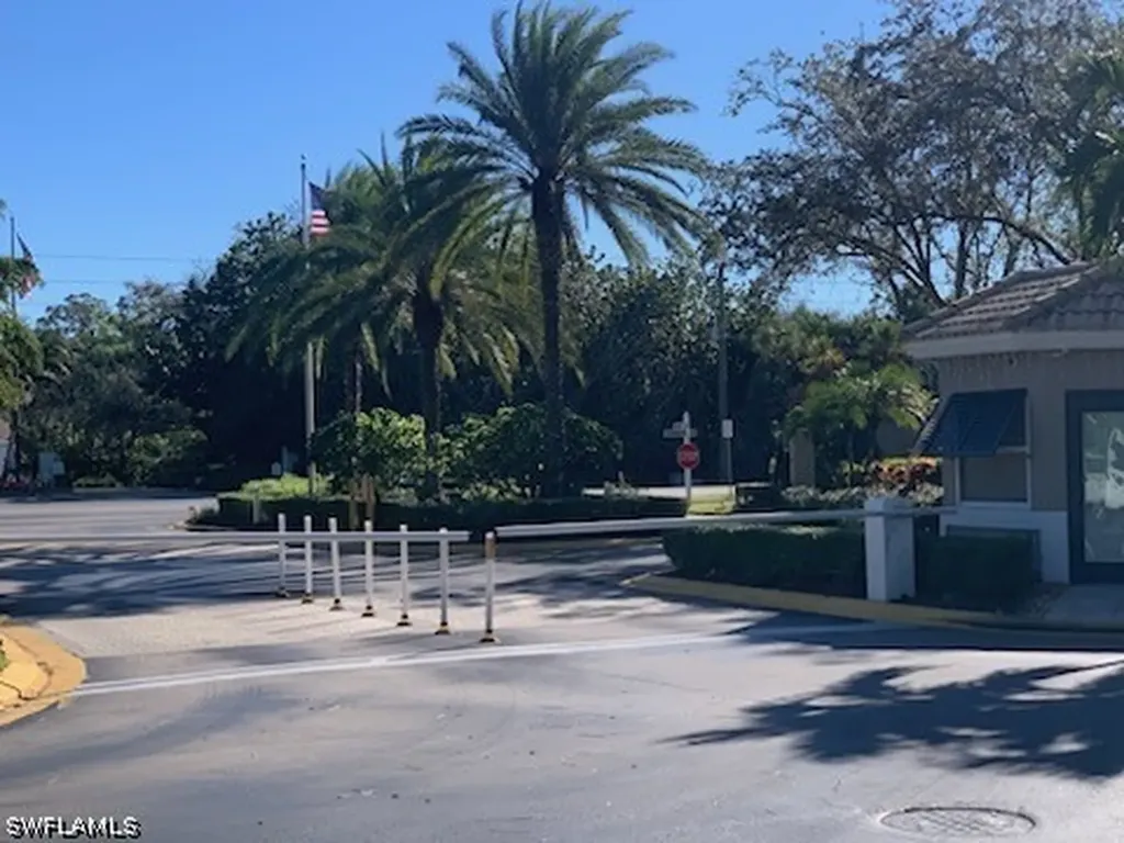 306 Emerald Bay Circle Naples FL 34110