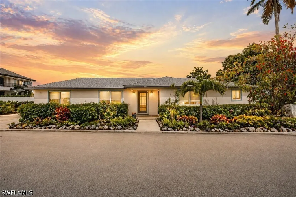549 94th Avenue N Naples FL 34108