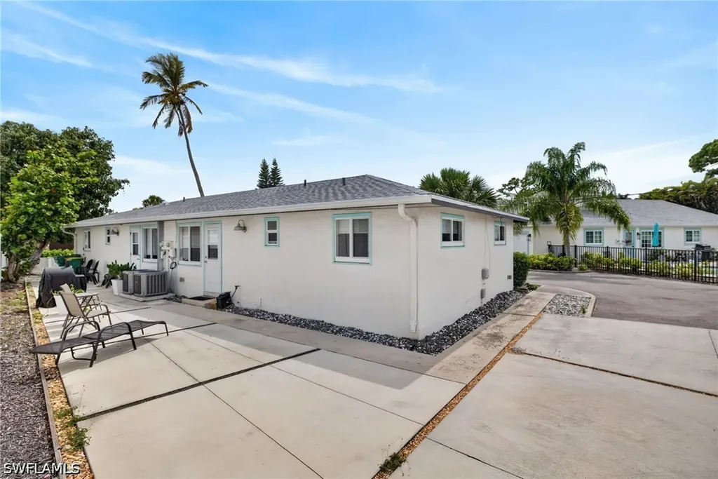 549 94th Avenue N Naples FL 34108