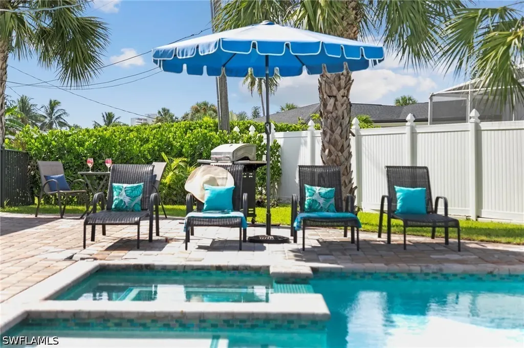 541 94th Avenue N Naples FL 34108