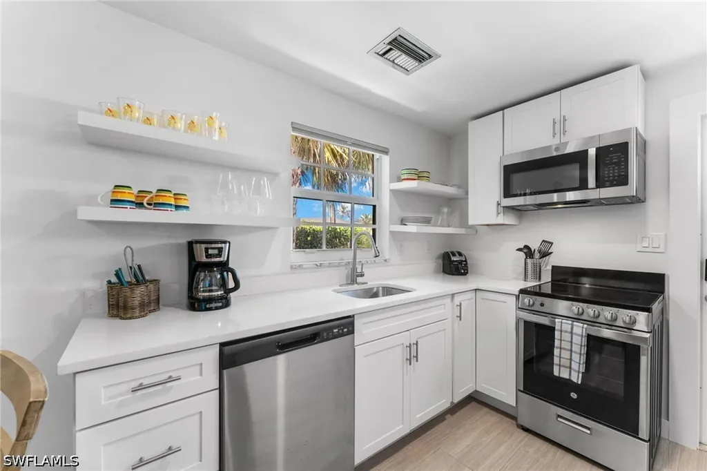541 94th Avenue N Naples FL 34108