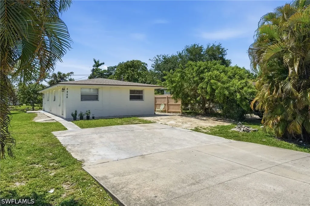 5458 Sholtz Street Naples FL 34113
