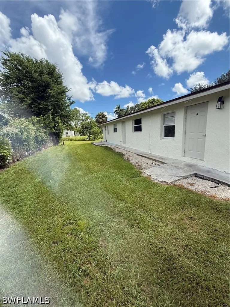 5458 Sholtz Street Naples FL 34113