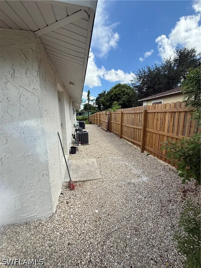 5458 Sholtz Street Naples FL 34113