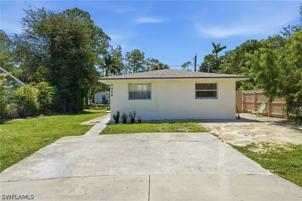 5458 Sholtz Street Naples FL 34113