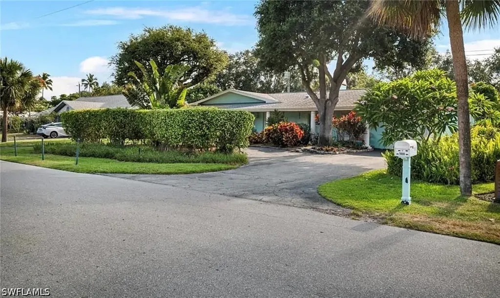 1600 Mandarin Road Naples FL 34102
