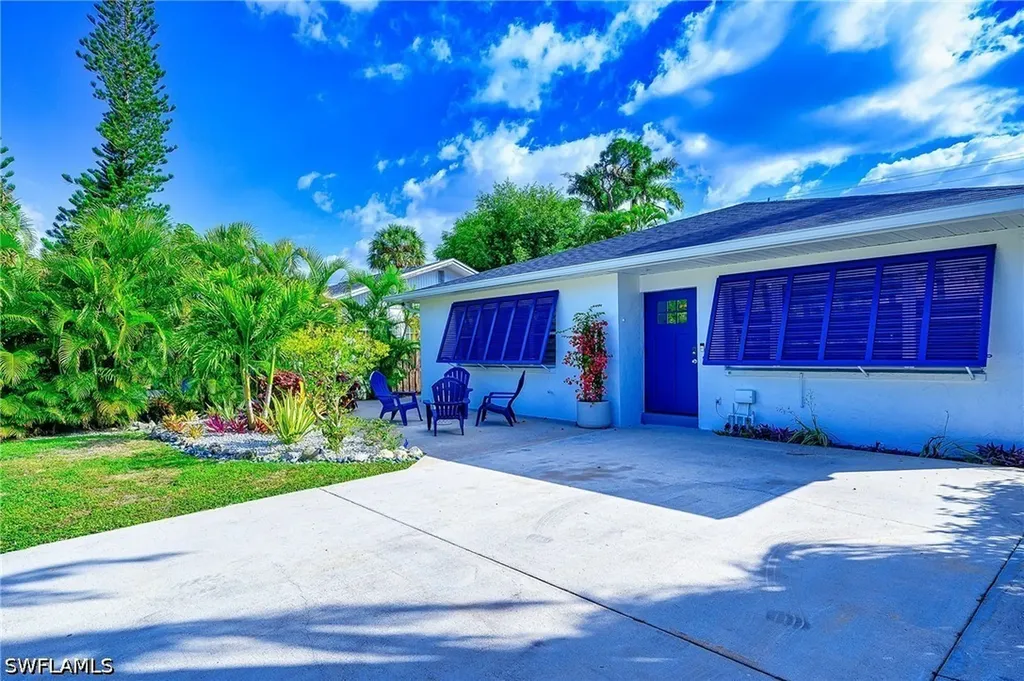 810 103rd Avenue N Naples FL 34108