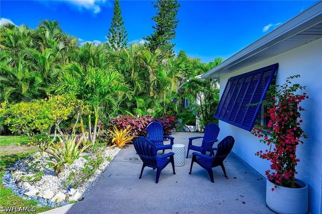 810 103rd Avenue N Naples FL 34108