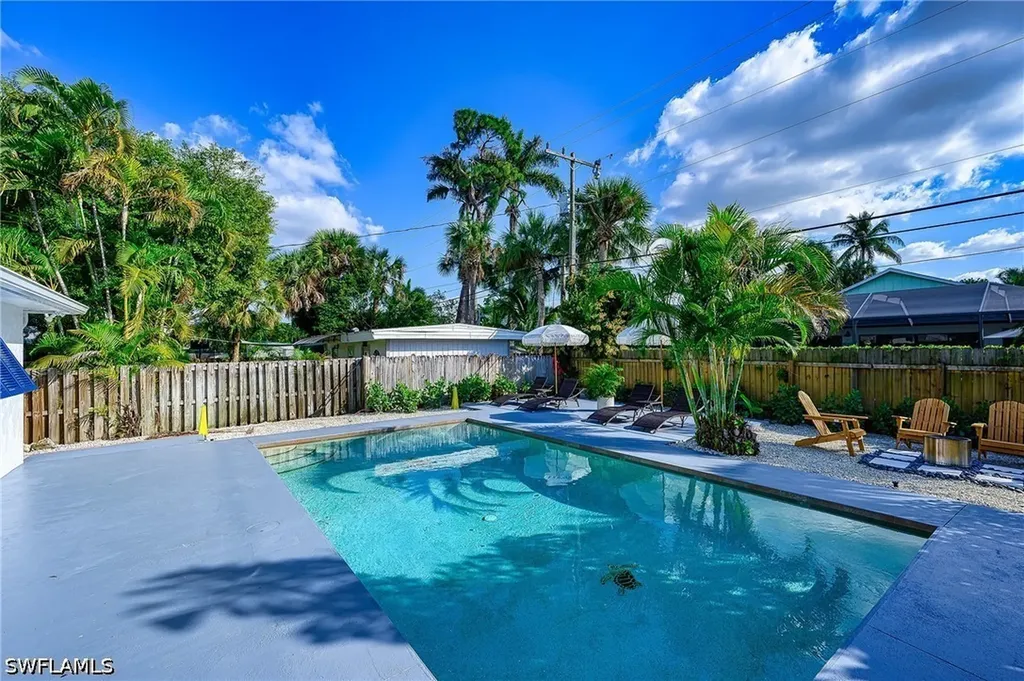 810 103rd Avenue N Naples FL 34108